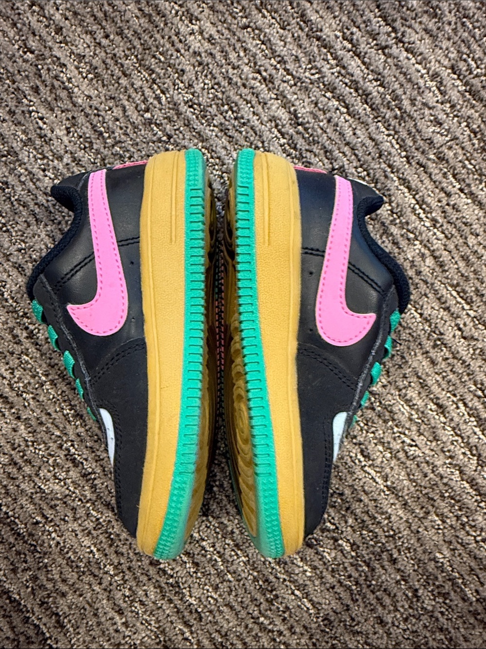 Nike Kids Sneakers Black White Yellow Teal Pink - Picture 2 of 4